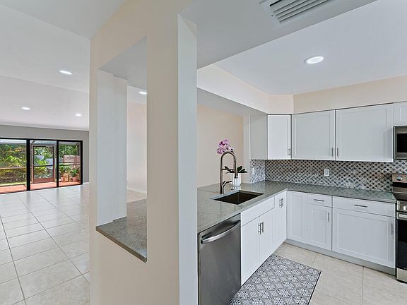 5th image of 131 Palm Ave APT 44