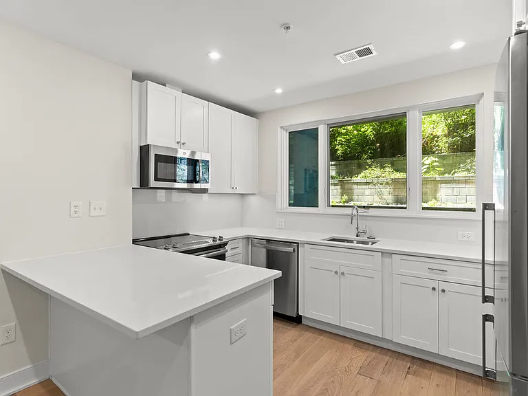 3016 Dumbarton St NW #101 — Photo 12