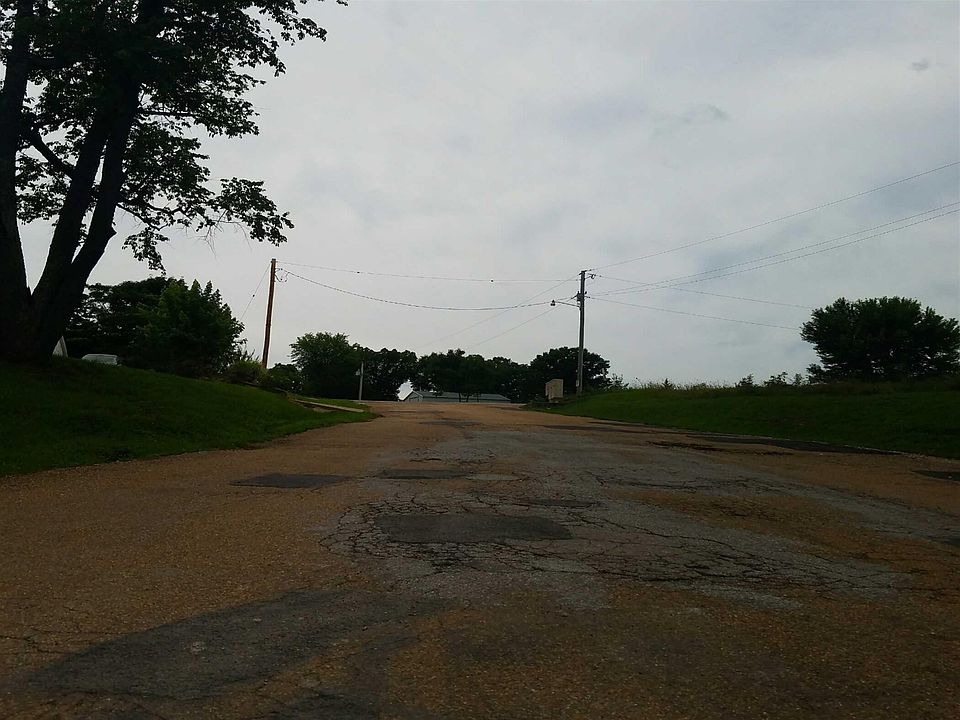 2nd image of 665 Thunderbird Dr
