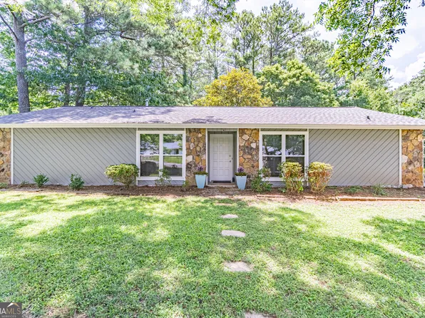 3274 Kimberly Woods Ct SW, Lilburn, GA 30047