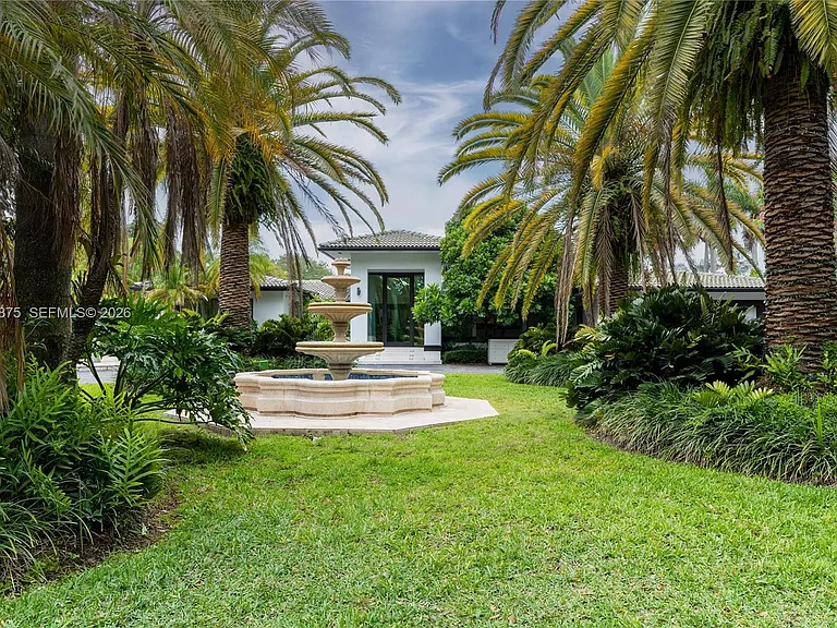 7300 SW 77th Ave — Photo 3