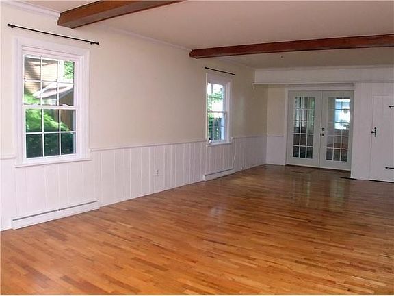 4th image of 238 Cowley Ave