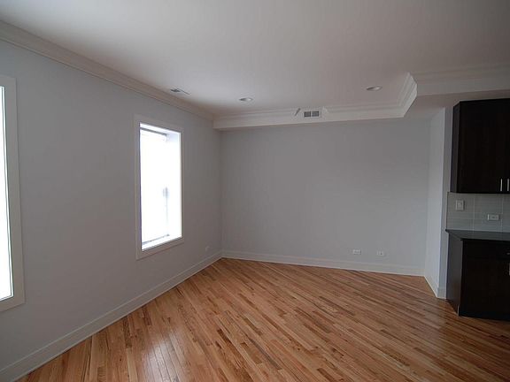 4th image of 6134 N Washtenaw Ave