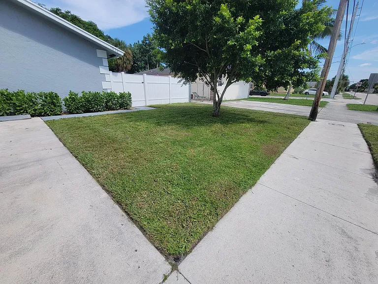 1830 Avenue S — Photo 3