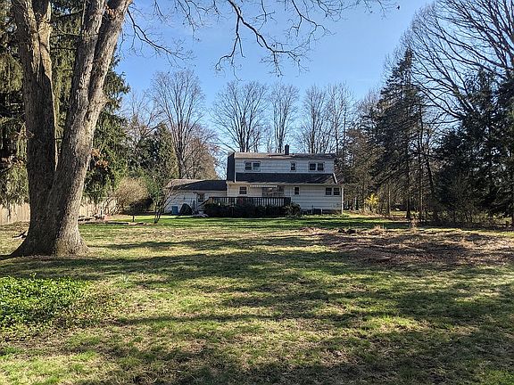 3rd image of 630 Montview Pl