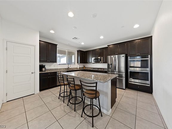 3rd image of 369 Espressivo St