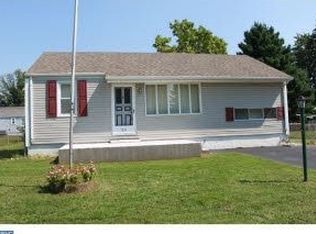 29 Green Lynne Dr, Levittown, PA 19057