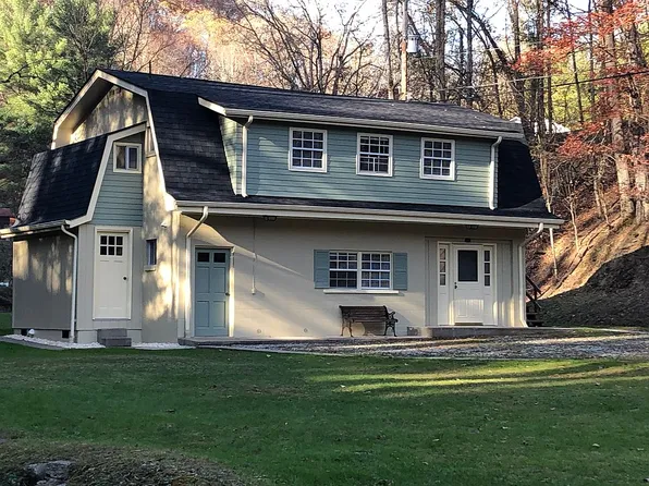 67 Montclair Dr, Charleston, WV 25311