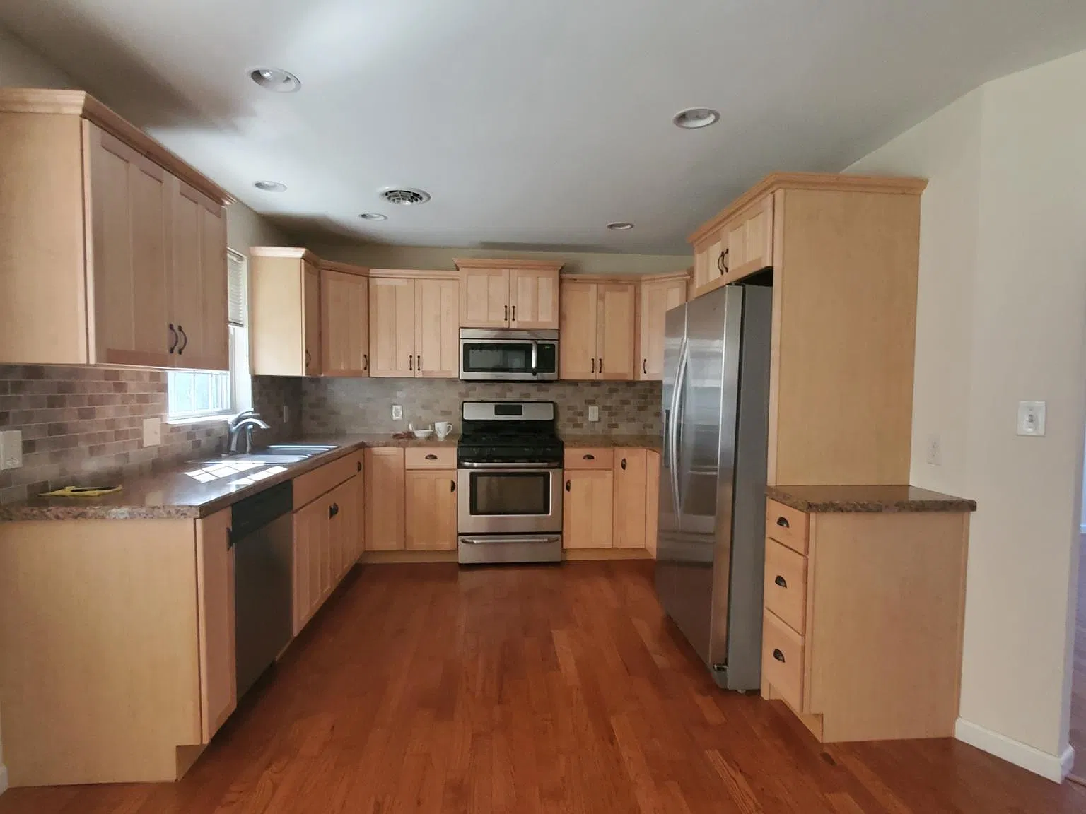 3 bed, 1700 sqft, $2,100 — Photo 3