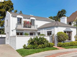 850 Paramount Rd, Oakland, CA 94610