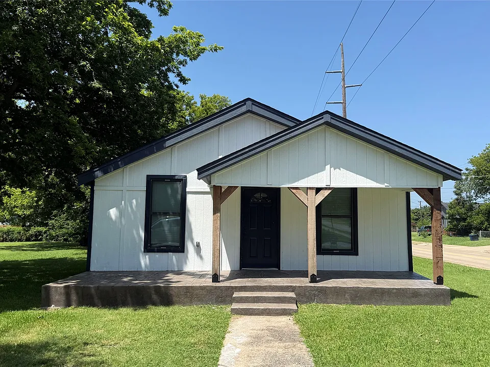 2038 N Quincy Ave