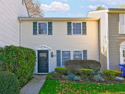 8 Norfolk Court, Coram, NY, 11727