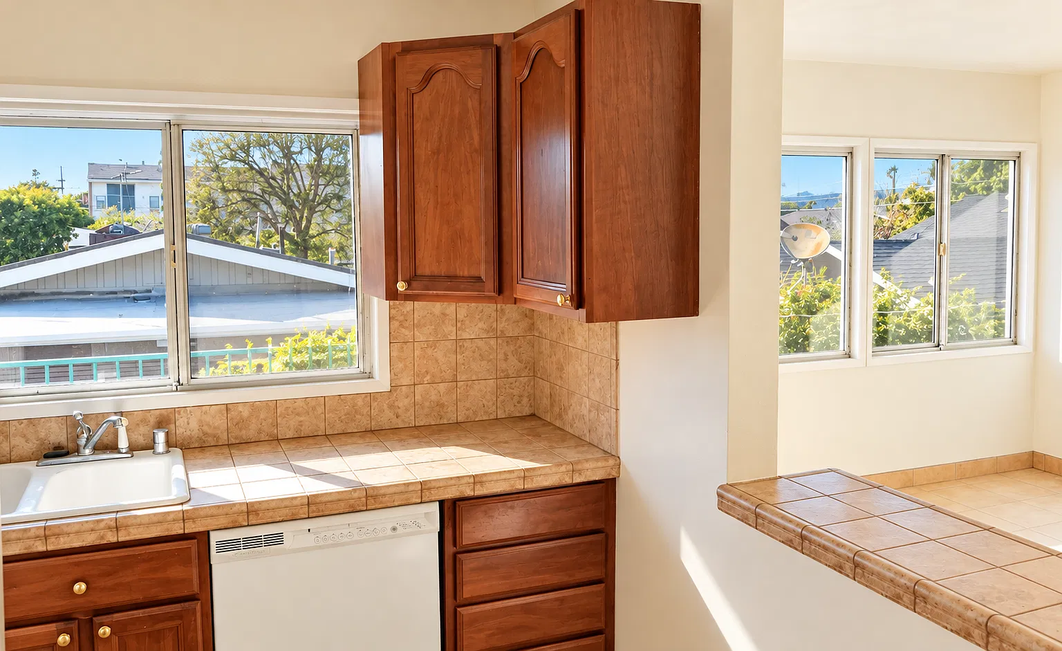 1240 N McCadden Pl — Photo 3