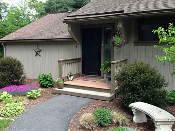 42 Crocus Ln, Avon, CT 06001