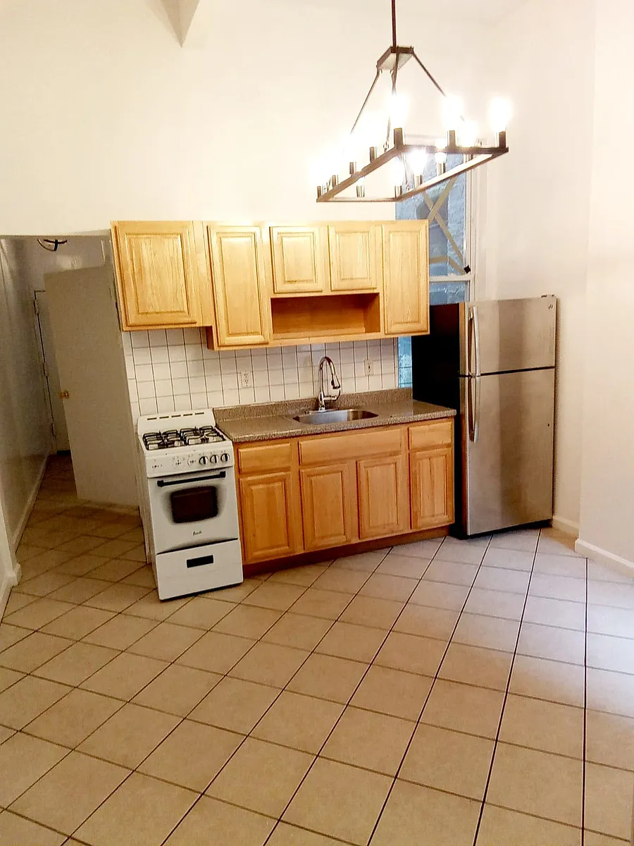 Building Photo - 620 Wilson Ave #1B