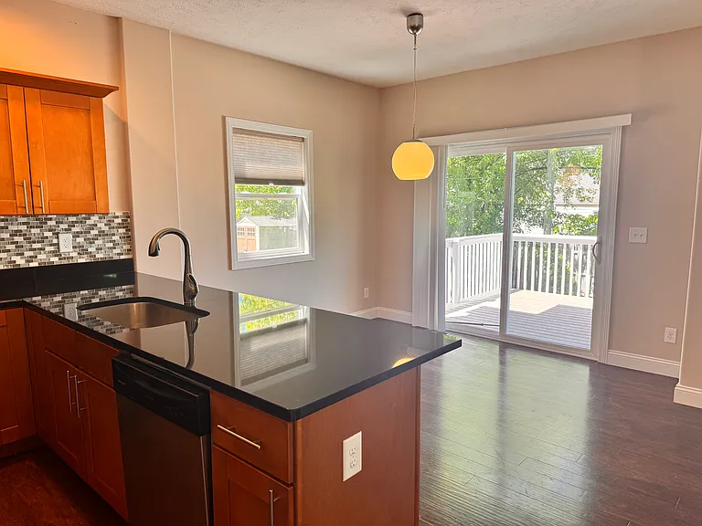 1594 Fruitland Ave — Photo 6