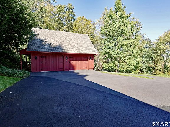 3rd image of 36 Fox Run Road