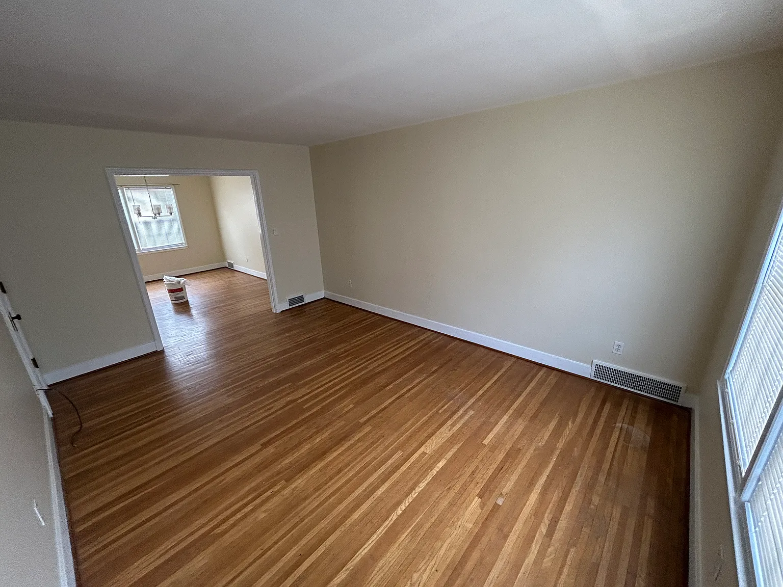 2 bed, 900 sqft, $1,300 — Photo 2