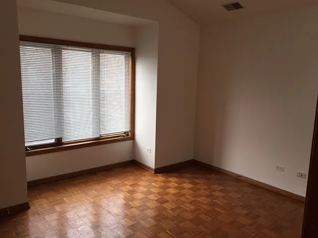 739 S Claremont Ave — Photo 11