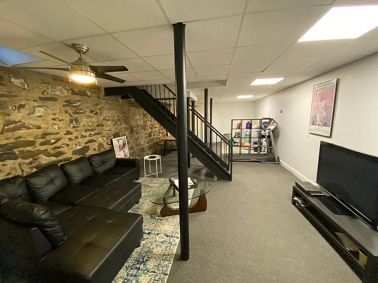 2423 Cambreleng Ave — Photo 8