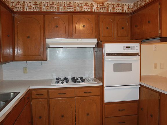 3rd image of 3945 SE 14th Pl