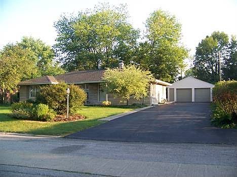 2nd image of 174 Center Ct