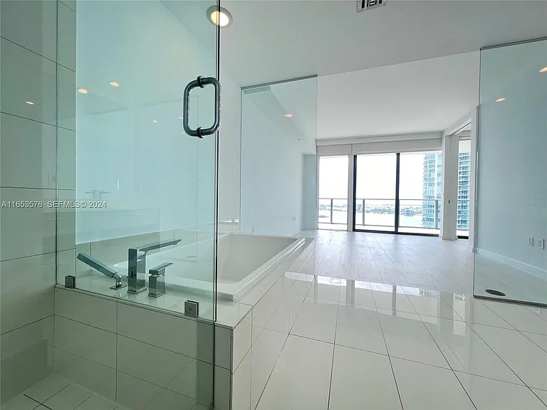 650 NE 32nd St #3305 — Photo 20