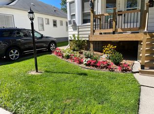 1063 Wayburn St, Grosse Pointe Park, MI 48230