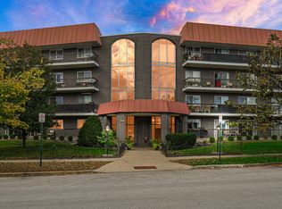 4840 Foster St APT 105, Skokie, IL 60077
