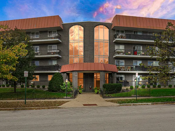 4840 Foster St APT 105, Skokie, IL 60077