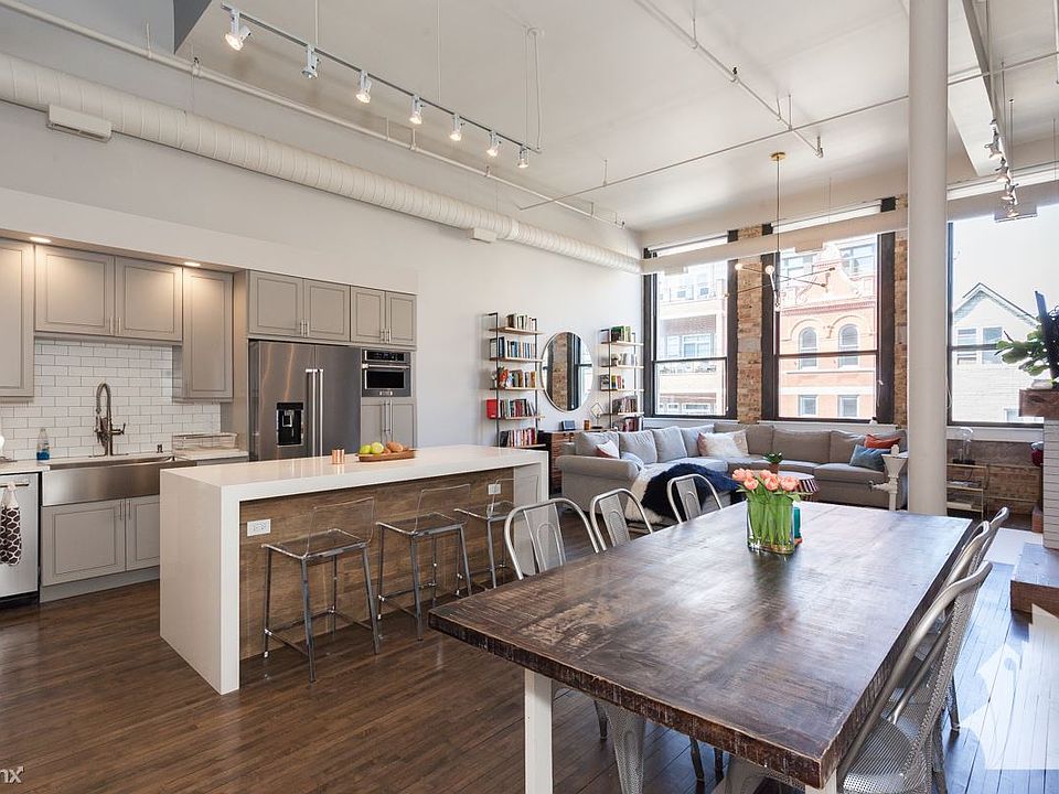 1st image of 3024 N Lincoln Ave #6