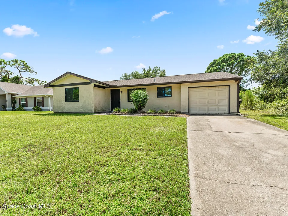 920 San Filippo Dr SE