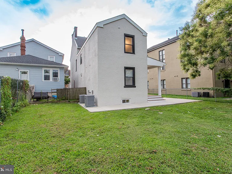 327 Wood St — Photo 85