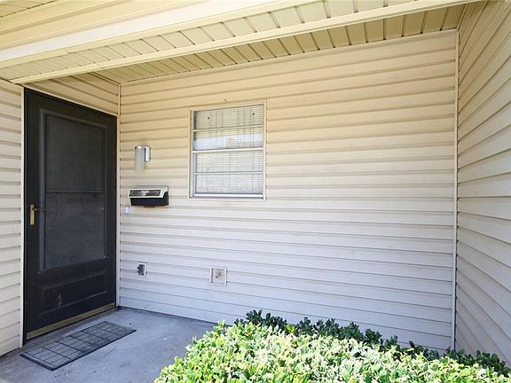 2nd image of 2025 Clubridge Dr