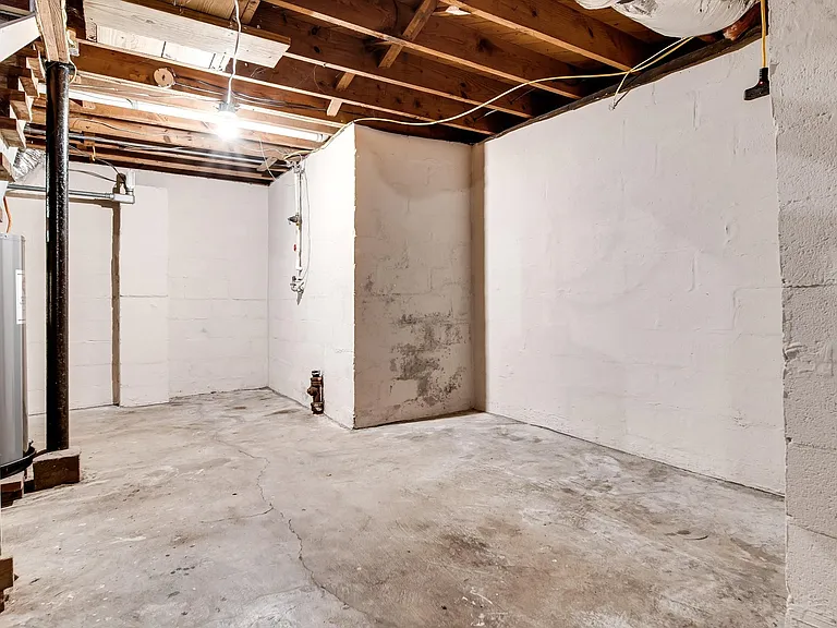 1315 Saturn Dr — Photo 32