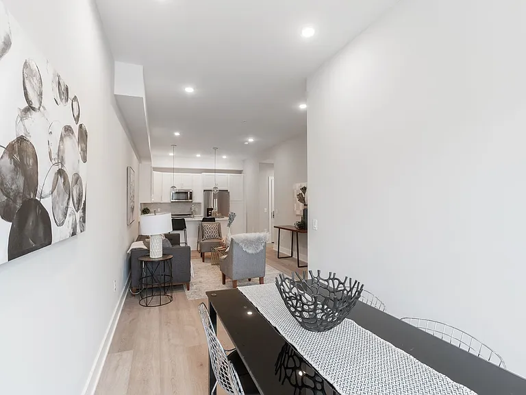 Washington Court (52 W) — Photo 26