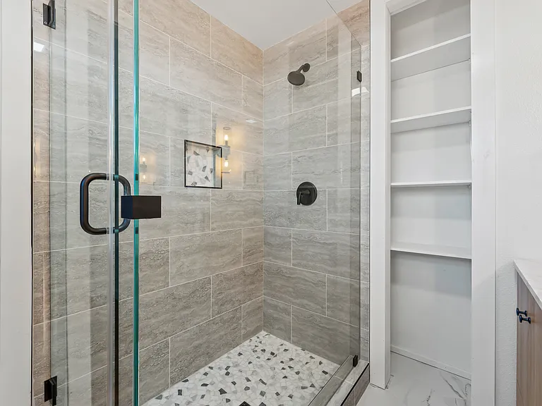 6638 Aintree Cir — Photo 15