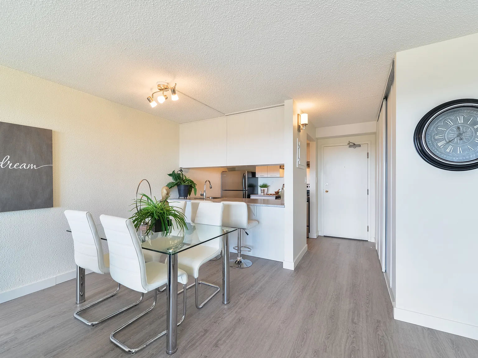 West Edmonton Village — Photo 4