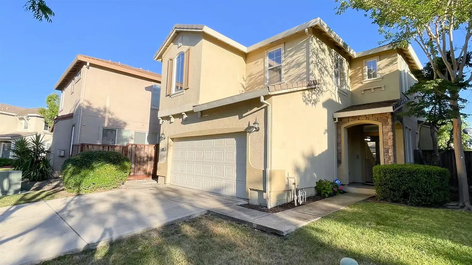 3 bed, 2.5 bath, 1552 sqft, $2,550 — Photo 2
