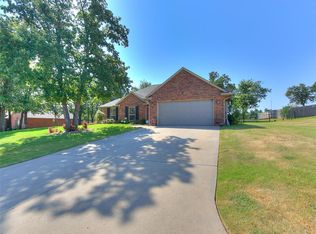 832 Lost Oak Dr, Guthrie, OK 73044