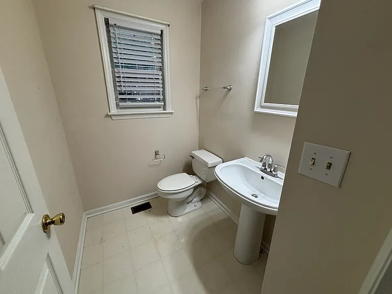 136 Trafalgar Ln — Photo 14