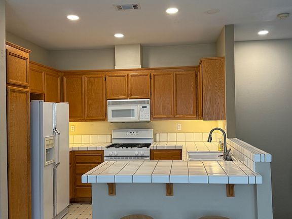 5th image of 359 Maeve Ct