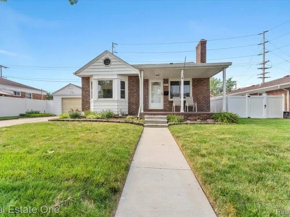 631 Goddard St, Wyandotte, MI 48192
