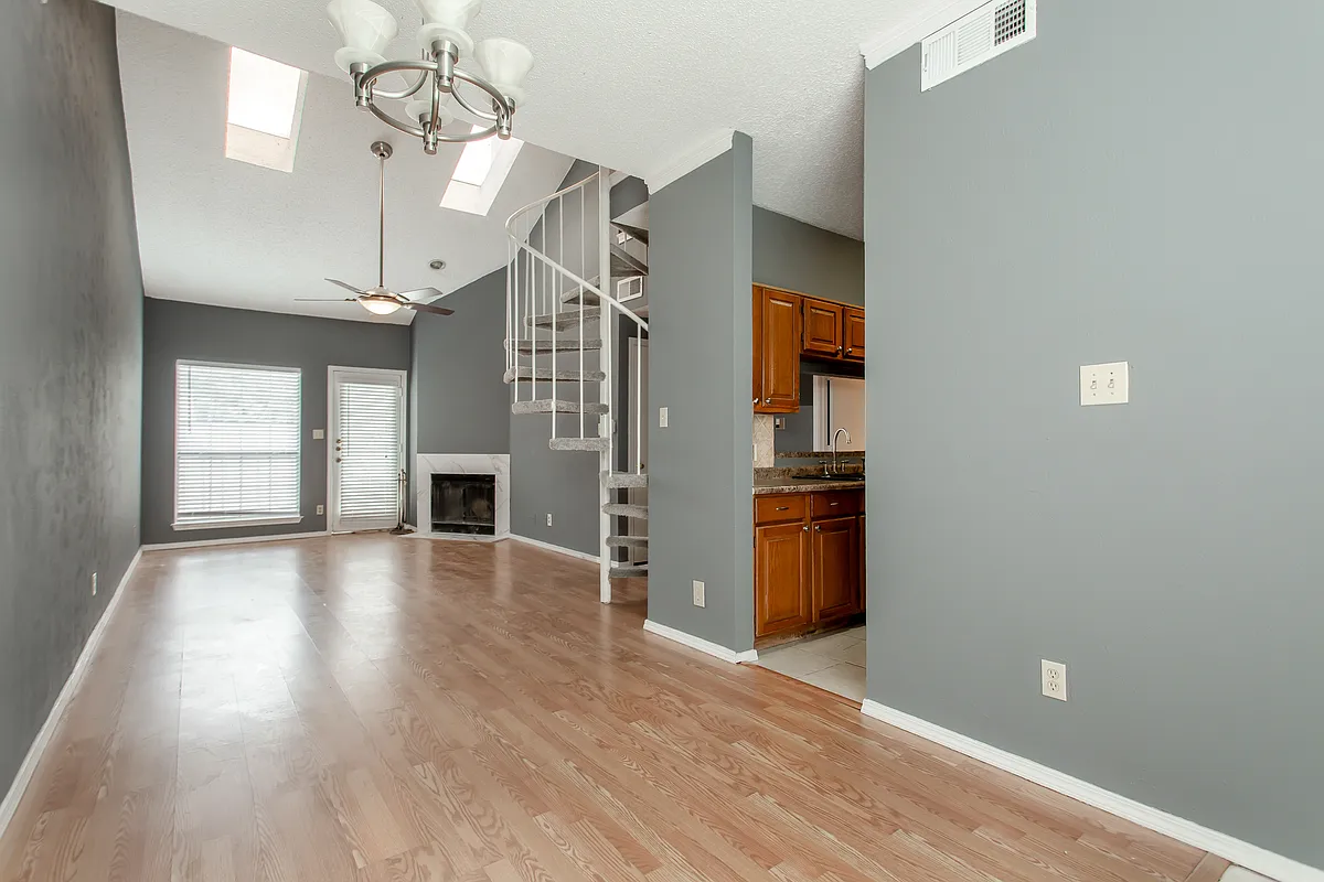 Building Photo - 7151 Gaston Ave #1105