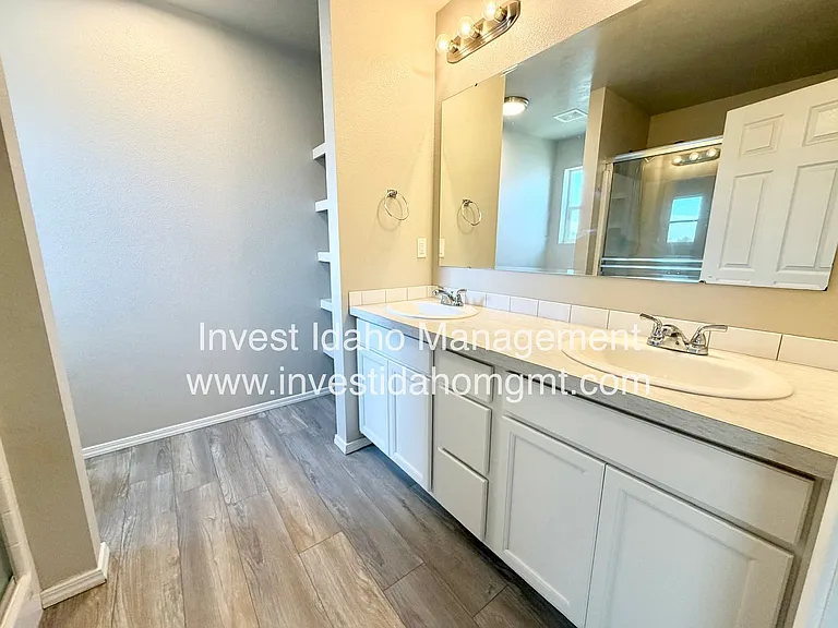 1441 W Sahara Dr — Photo 11