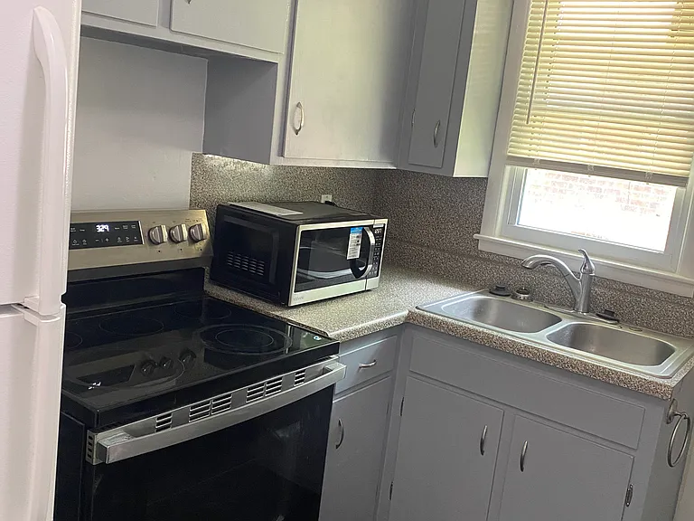 136 Vandiver Dr #B — Photo 9