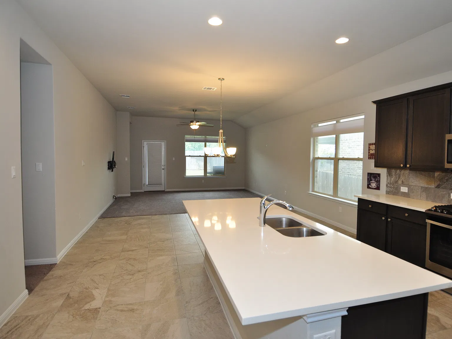 4 bed, 2089 sqft, $2,100 — Photo 3