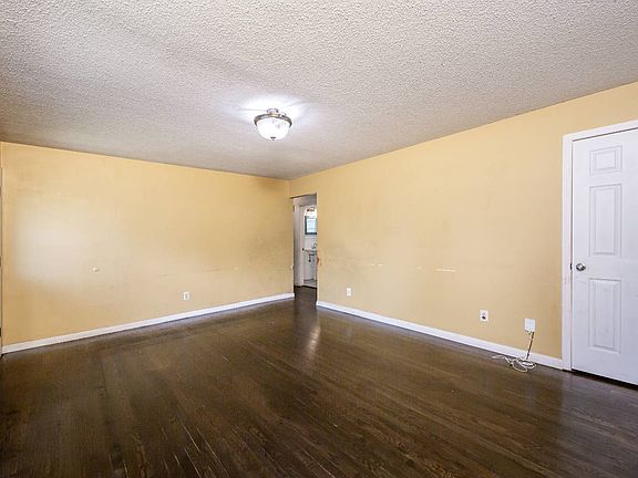 3rd image of 28 Park Dr