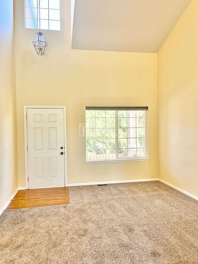 Stunning Home in Aurora — Photo 2