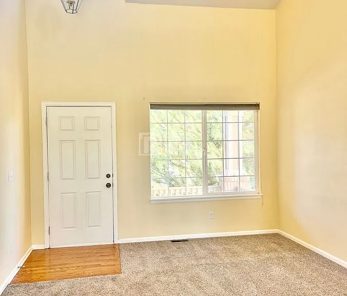 17273 E Lake Dr — Photo 2